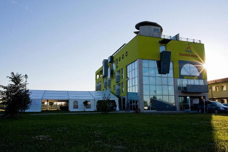 Hotel&Park Divoká Voda Bratislava Exterior foto
